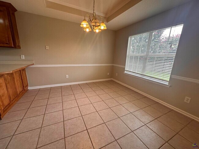 Building Photo - 123 Larkspur Ln