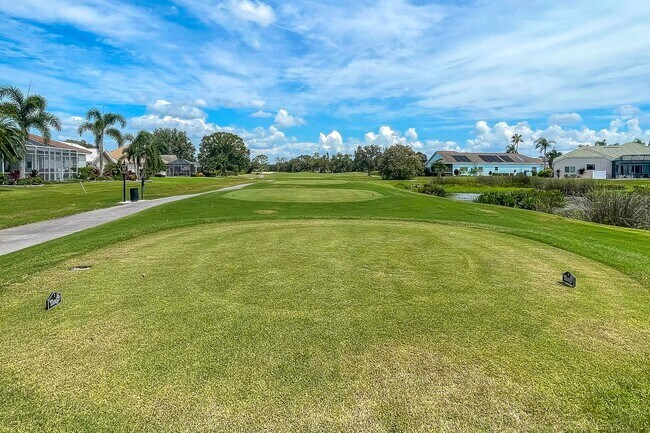 Building Photo - Beautiful 2-Bed Pool Home with Deeded Golf...