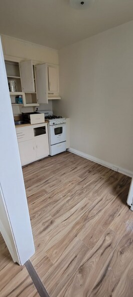 Building Photo - 1310 Dartmouth Ave