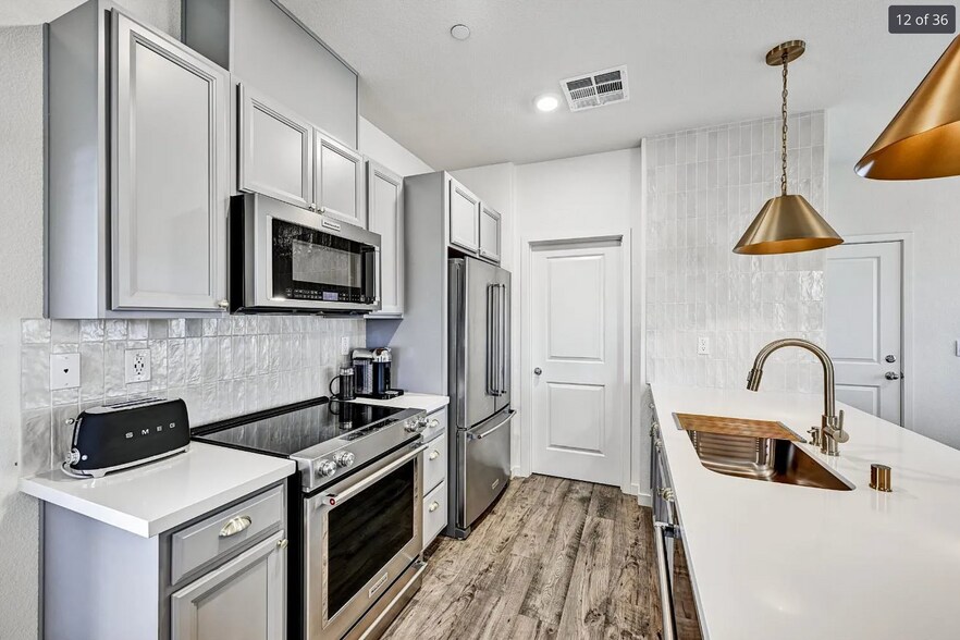 Building Photo - 5048 Cumberland Dr