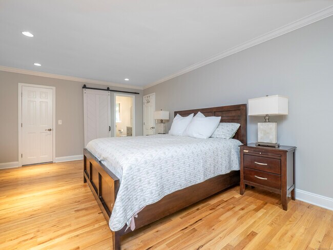 Building Photo - 31 Carriage House Dr