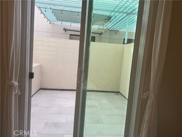 Building Photo - 278 S Oak Knoll Ave