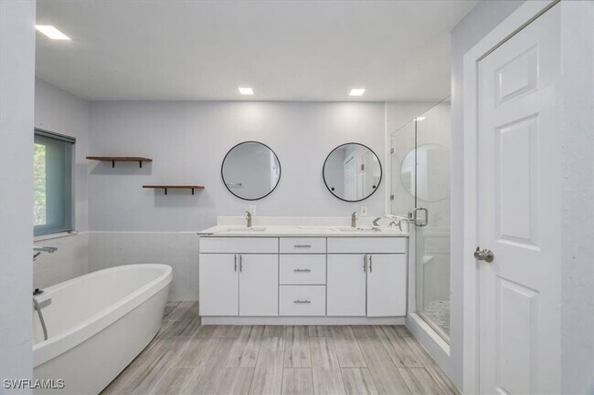 Building Photo - 6161 Waxmyrtle Way