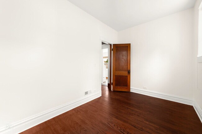Building Photo - 5115 W Pensacola Ave