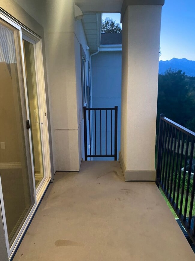 Building Photo - Great 2 Bed 2 Bath Unit in Millcreek!!!