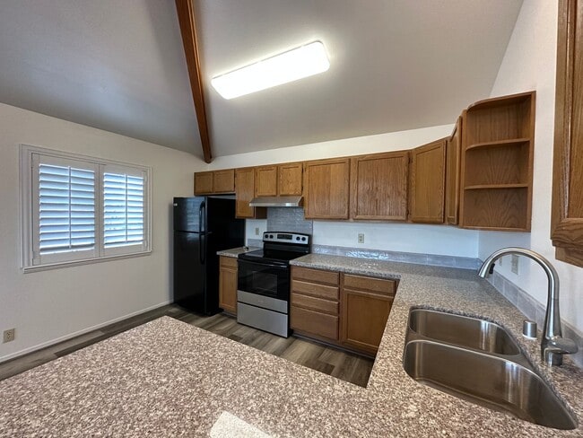 Building Photo - Top Floor of Benicia Duplex