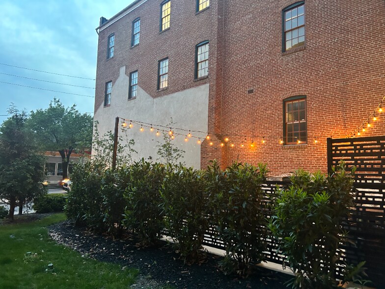 Building Photo - 425 N Prince St
