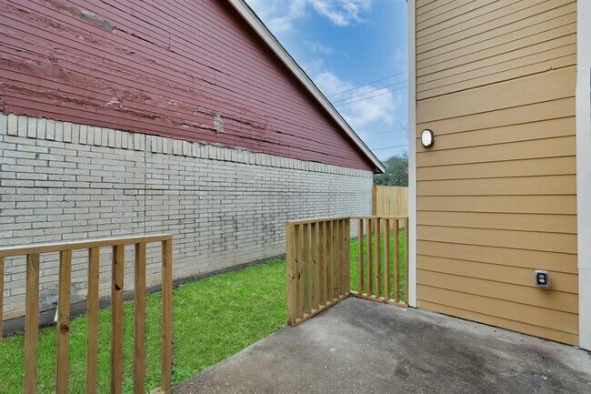 Building Photo - 1422 Hunters Park Dr