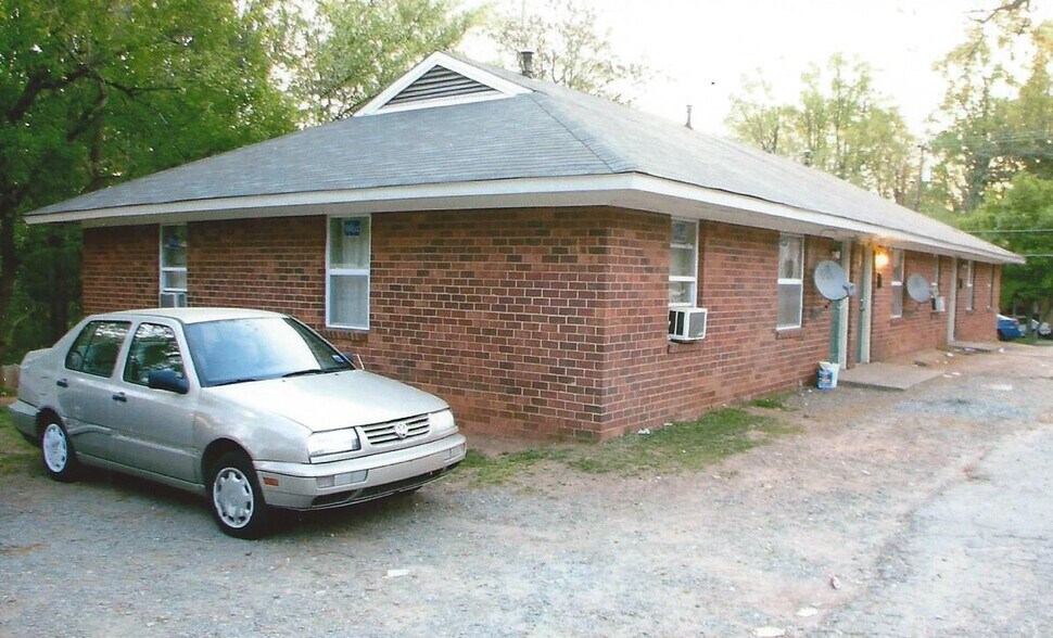 Building Photo - 1606 N Patterson Ave