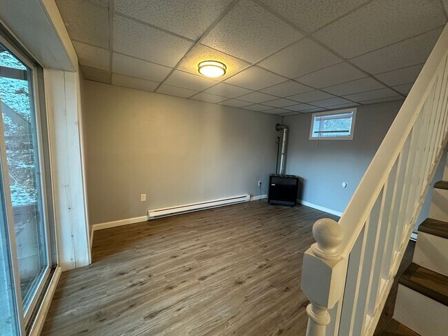 Building Photo - Beautifully Renovated Multilevel 2-Bedroom...