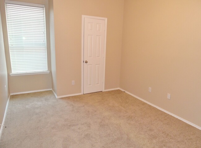 Building Photo - 3 Bedroom in Eagle Mountain-Saginaw Schools