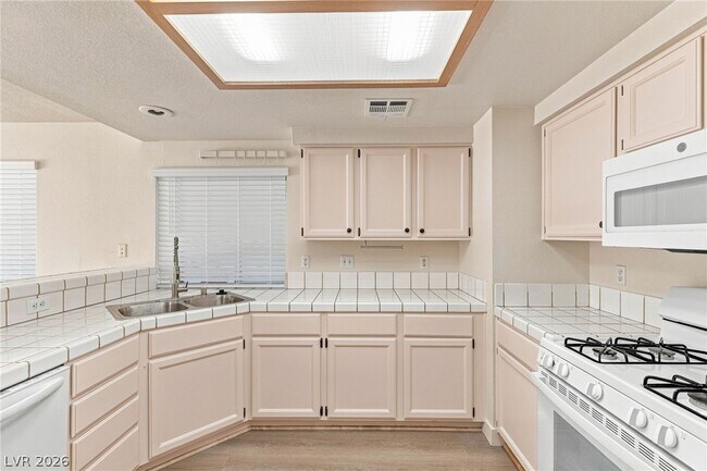 Building Photo - 9337 Mist Flower Cir