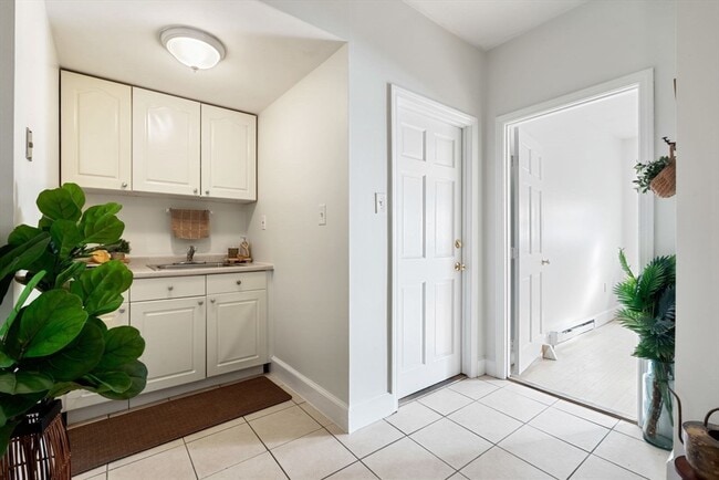 Building Photo - 377 Dorchester St