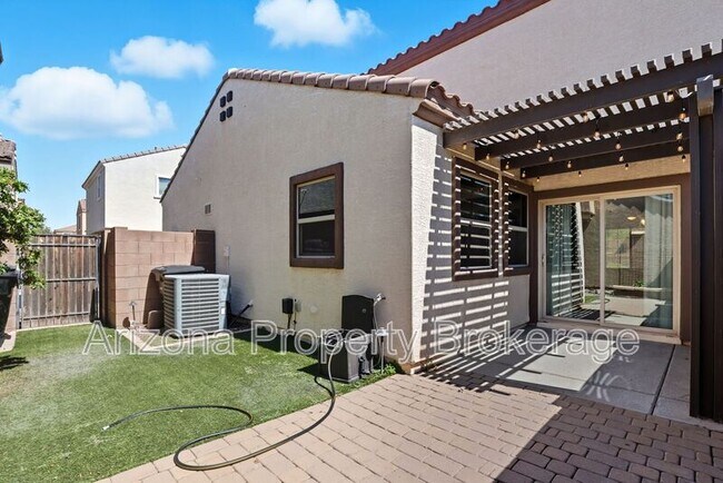 Building Photo - 2258 S Buckaroo Trail
