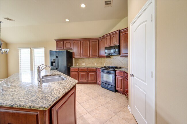 Building Photo - 5615 Stoneridge Ct
