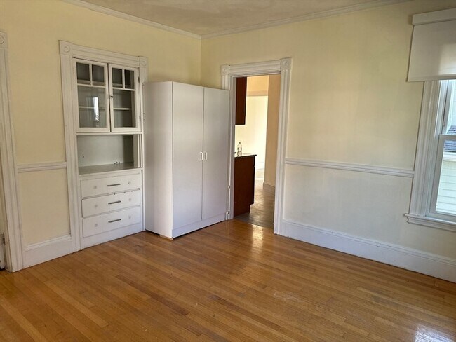 Building Photo - 90 Russell St