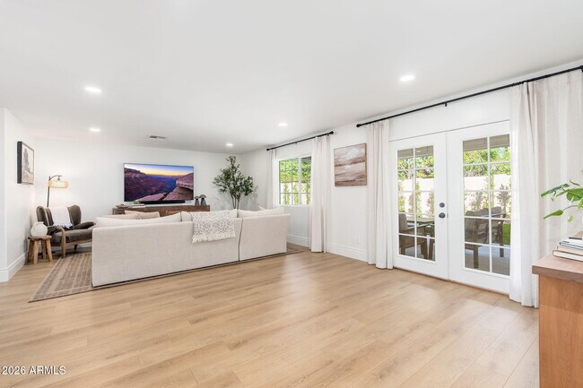 Building Photo - 4030 E Fairmount Ave