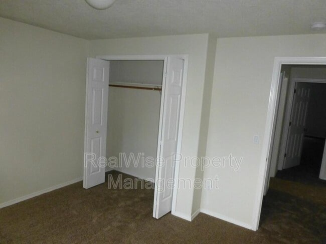Building Photo - 737 NE Nickernut Ave