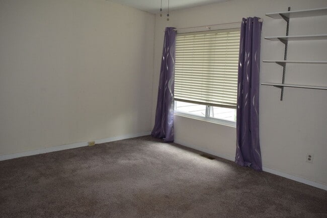 Building Photo - Great Bon Air Townhouse Convenient to ever...