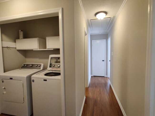 Building Photo - 7236 Walnut Wood Dr