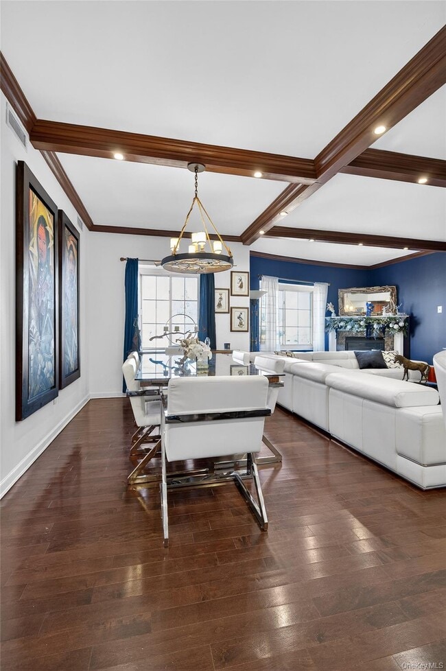 Building Photo - 242 Maple Ave