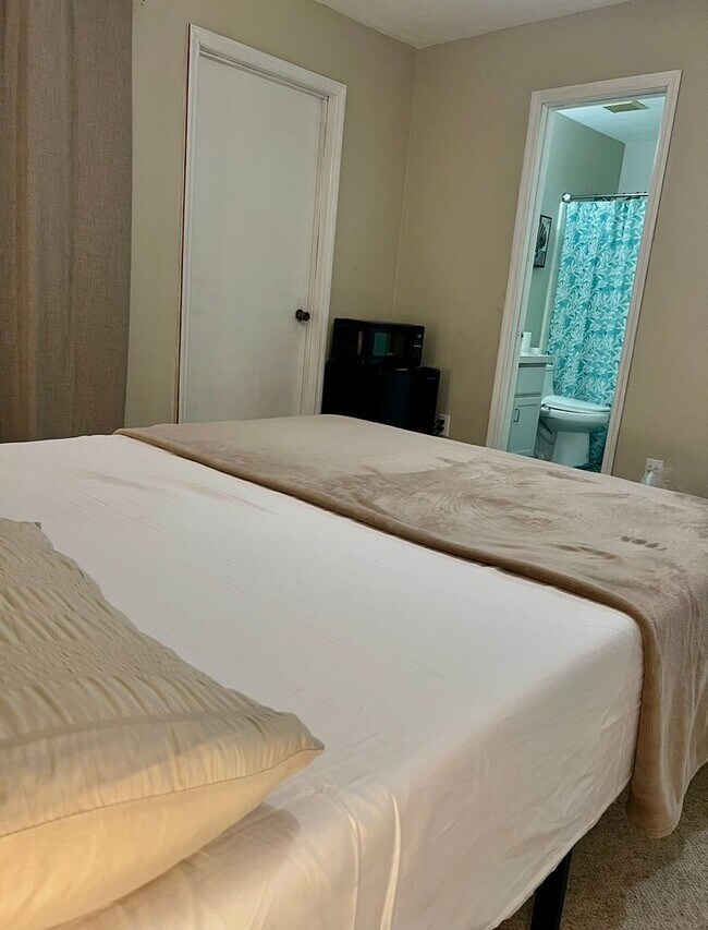 Building Photo - 7200 SW 8th Ave