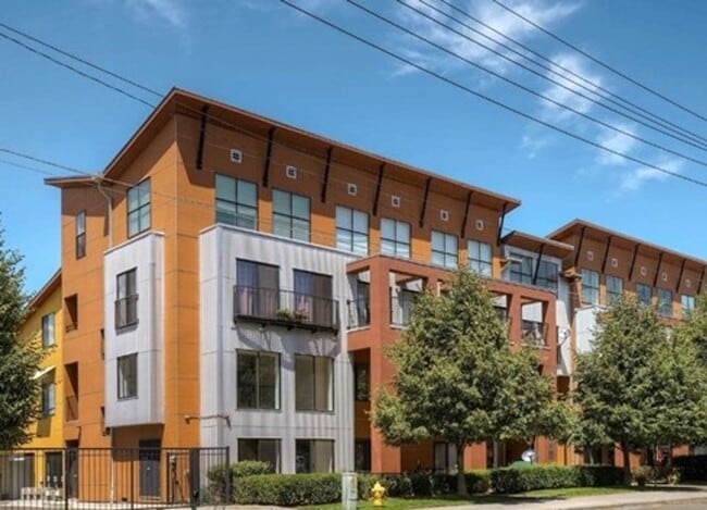 Building Photo - 2 Bedroom 2 Bathroom Loft Condo in RiNo (R...