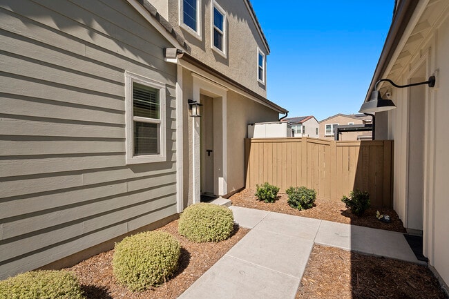 Building Photo - 2457 Remus Ln