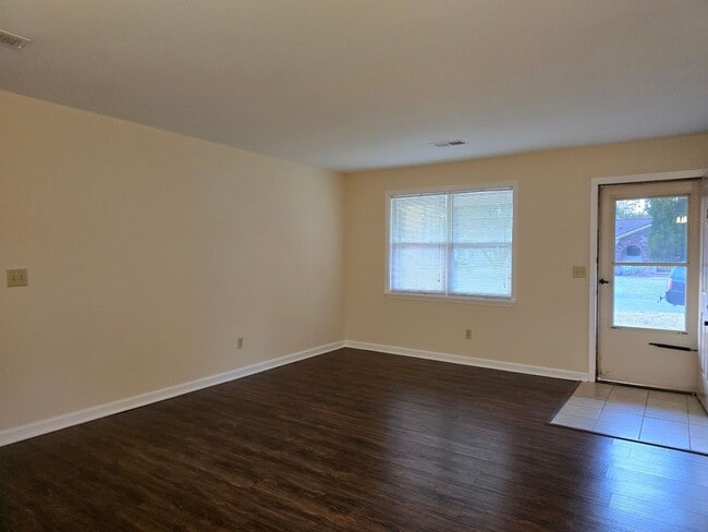 Building Photo - Renovated 3BR home in Sangaree