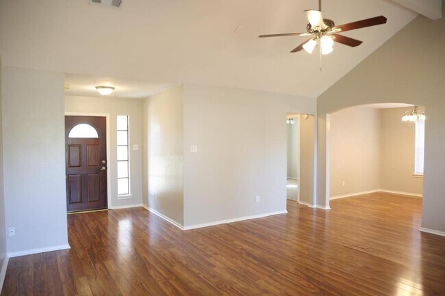 Building Photo - 3419 Lakeland Gardens Dr