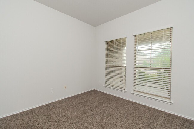 Building Photo - 9019 Stonehollow