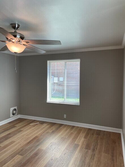 Building Photo - 2601 Hillsboro Pike