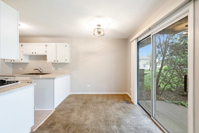 Building Photo - 690 Thorntree Ct