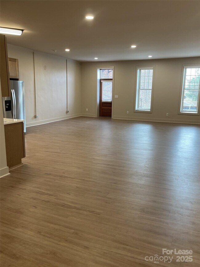 Building Photo - 233 W Main St