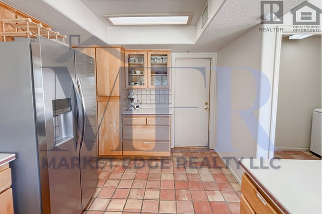 Building Photo - 3Bed/2Bath Furnished Home w/Stunning Backy...