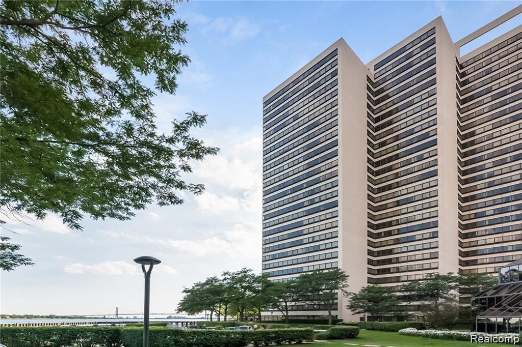 Building Photo - 300 Riverfront Dr