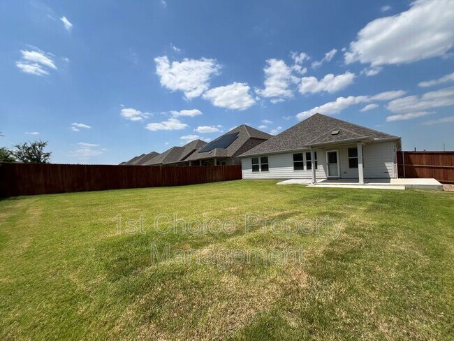 Building Photo - 2101 Sun Star Dr