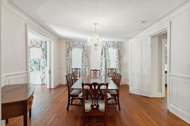 Building Photo - Gorgeous Historic South of Broad Home
