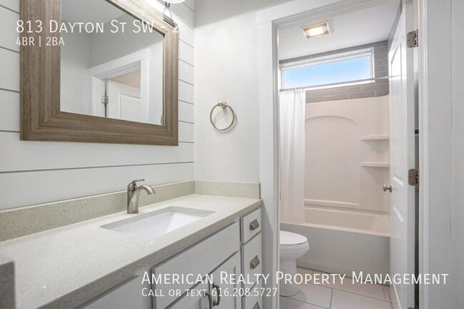 Building Photo - 813 Dayton St SW