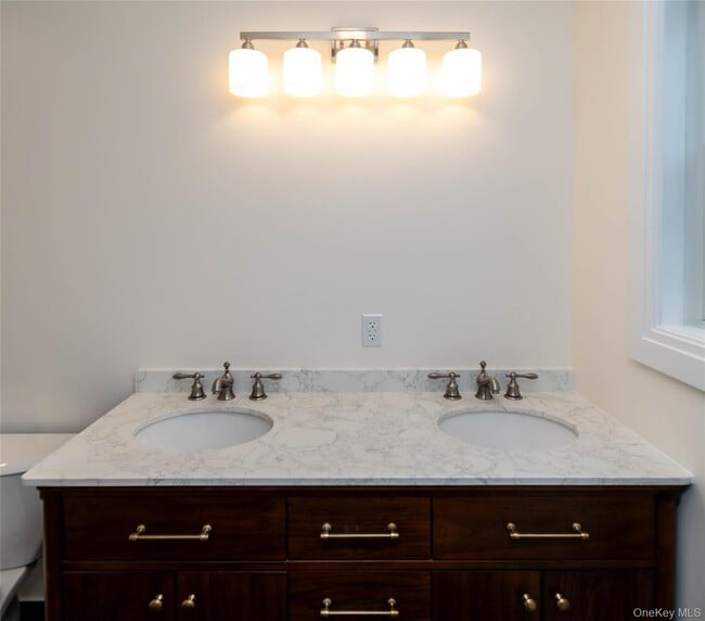 Building Photo - 4407 Albany Post Rd