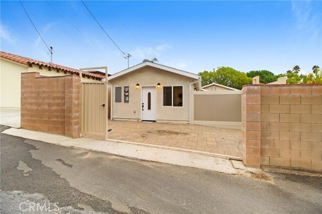 Building Photo - 1013 E Angeleno Ave