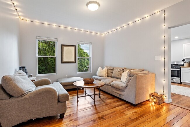 Building Photo - 13 Prospect St