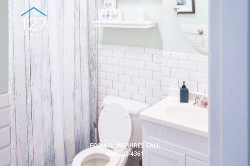 Building Photo - Spacious 4-Bedroom Residence in a Prime Location!