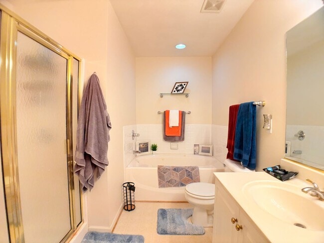 Building Photo - 409 Belmont Cir
