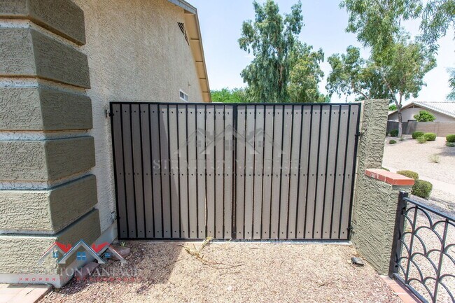 Building Photo - 2334 E Longhorn Pl