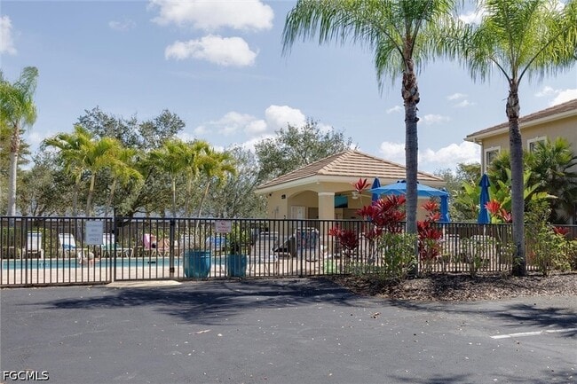 Building Photo - 3210 Cottonwood Bend