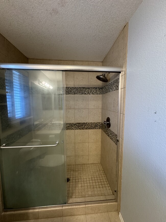 Building Photo - 935 Fairfield Cir