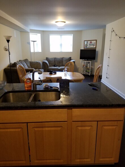 Living room - 1228 W Columbia Ave