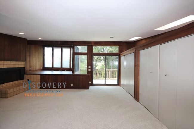 Building Photo - Contemporary Montclair 3+ Bedroom Canyon H...