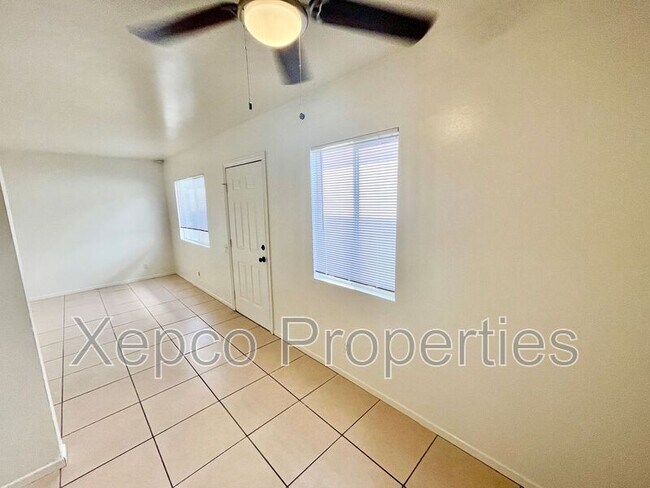 Building Photo - 585 E Cottonwood Rd